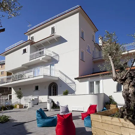 Maison Kalea Bed & Breakfast 4*