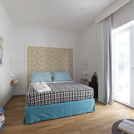 Bed & Breakfast Maison Kalea 4*